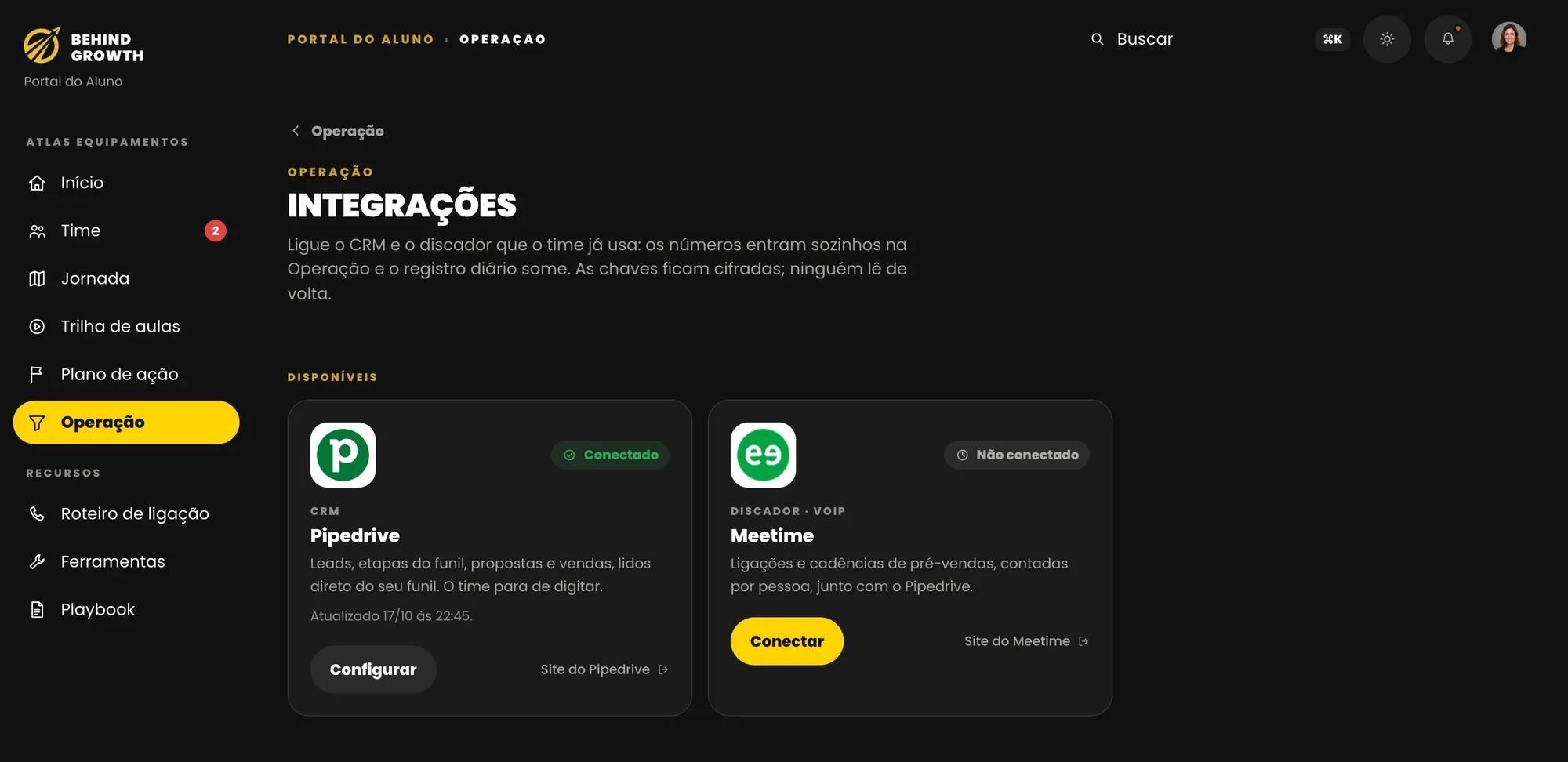 Tela de integrações da plataforma: Pipedrive conectado e Meetime disponível para conectar.